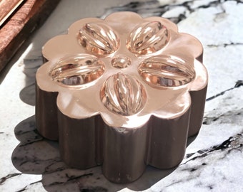 Beautiful 19th Century Copper Flower Cake Pan - Polished Pan for Country Kitchen and French Decor - Cake, Flan