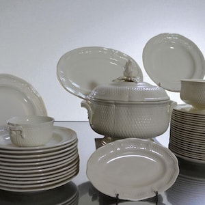 Magnificent Gien earthenware service – Pont-aux-Choux model – 41 pieces – Ivory/Cream color – Grain of rice – Year 1960