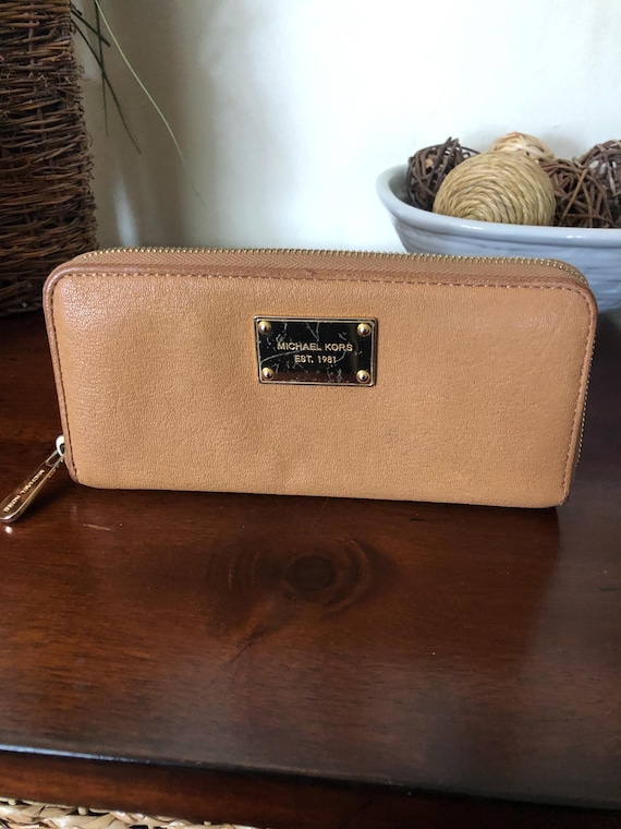 Michael Kors Zip Around Wallet Tan (VW)