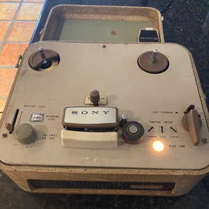 Antikes Sony Transistor Tonbandgerät Modell 101 aus den 1950er Jahren