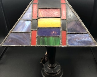 Lampe en vitrail multicolore
