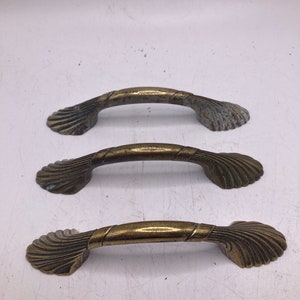 Brass Ribbed Drawer Handles (D7)
