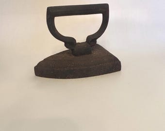 Antique Sad Iron Cast Iron (Cab Z)