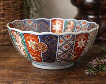 Rare Scalloped Edge Hand Painted Gold Accent Floral Japanese Decorative Bowl (ZY)