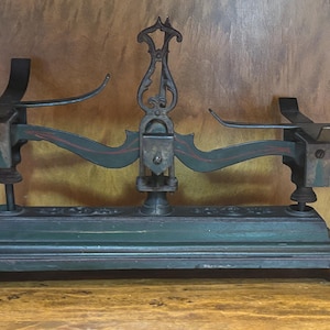 Antique Cast Iron Balance Scale (JW)