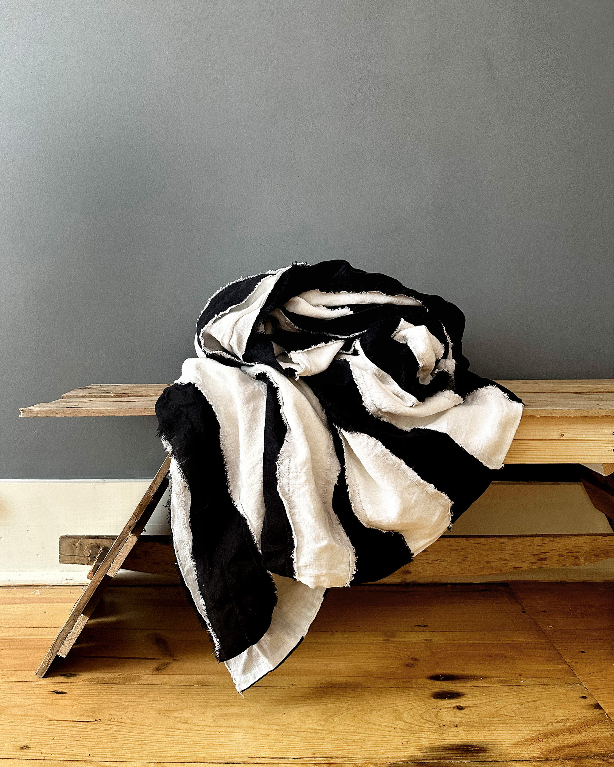 Textured Linen Blend Cuban Set - Black and White