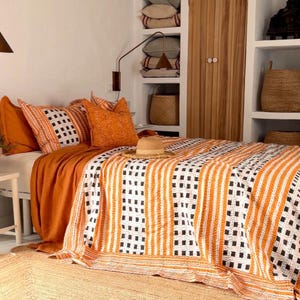 Narzuta Kantha z bawełny z nadrukiem ręcznym – czarno-żółta, geometryczna, boho zdjęcie 3