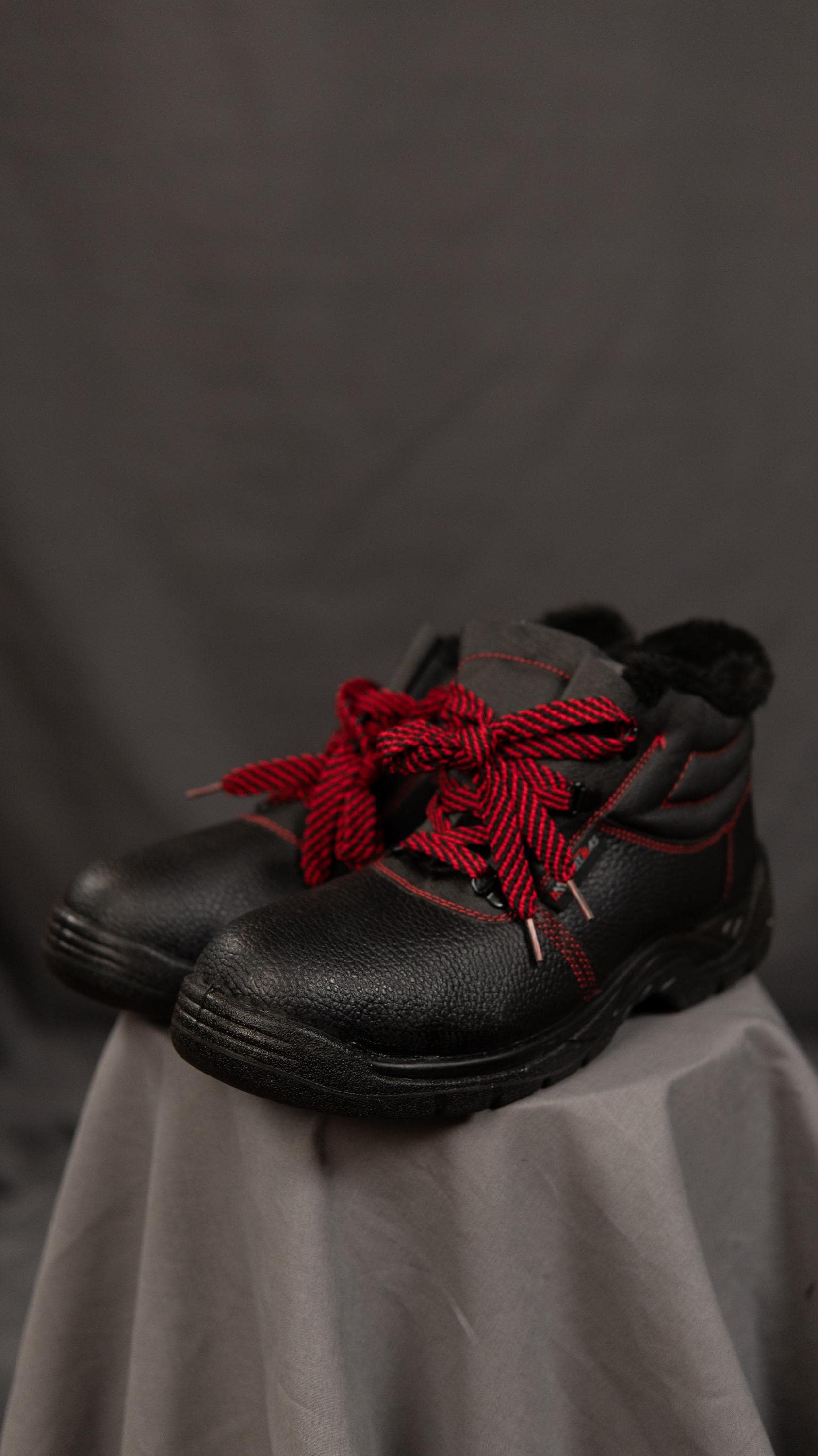Men’s Work Boots Black Size 45 EU Oil Slip Resistant Warm Fur Lined Safety Shoes Durable Leather Construction Winter Workwear