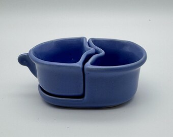Juego de azucarero y lechera apilables estilo MCM de los años 50 en color azul aciano de Camark Pottery.
