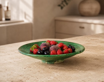 Ciotola in ceramica tamegroute fatta a mano con piedistallo / Ciotola da frutta in ceramica verde marocchina / Ciotola da portata rustica / Centrotavola boho / Decorazione Wabi Sabi