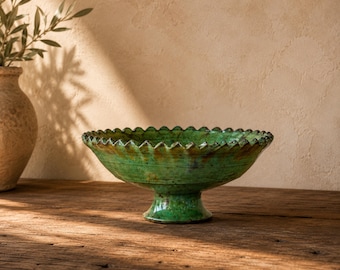 Ciotola con piedistallo in ceramica di Tamegroute realizzata a mano / Centrotavola artigianale in ceramica verde marocchina