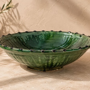 Autentyczna miska do serwowania Tamegroute | Ręcznie robiona ceramika marokańska | Zielona ceramiczna miska na owoce | Rustykalny wystrój kuchni w stylu boho | Prezent od rzemieślnika
