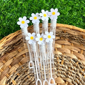 Daisy bubbles, Daisy Birthday party favors, Bubble wands, Daisy party,Daisy flowers,wedding,floral themed