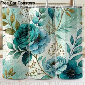 Könnte beinhalten: Drei Edelstahlbecher mit floralem Design. Das Design zeigt große türkisfarbene Rosen, türkisfarbene Blätter und goldene Akzente auf einem helltürkisfarbenen Hintergrund. Der Text "Free Car Coasters" steht oben.