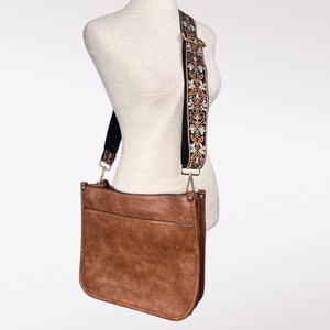 Bolso bandolera tipo cubo Hkcluf con correa bordada de piel sintética marrón