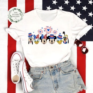 Chemise Mickey et ses amis Disney 4 juillet, chemise groupe patriotique américain Disney, famille Disney joyeux jour de l'indépendance 2024, voyage Disney