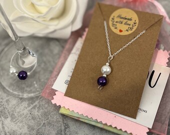 Collar de perlas moradas. Regalos para damas de honor, novias, Bodas, cumpleaños, regalos para ella.