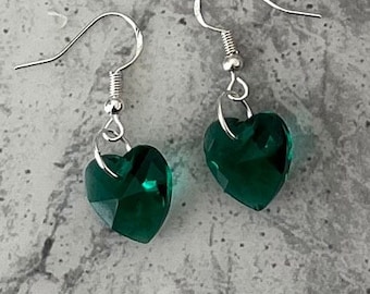 Grüne Glas Herz Ohrringe, Sterling Silber Haken, handgemachter Schmuck