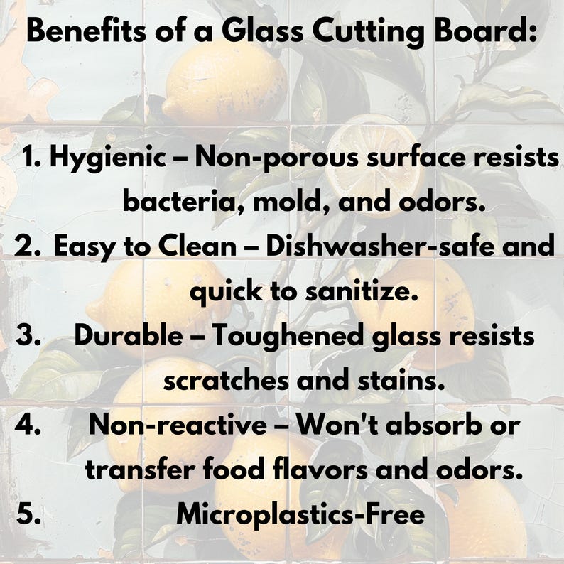 Peut inclure: Une planche &agrave; d&eacute;couper en verre avec un fond imprim&eacute; de citrons et un texte noir &eacute;num&eacute;rant cinq avantages : hygi&eacute;nique, facile &agrave; nettoyer, durable, non r&eacute;actif et sans microplastiques, soulignant ses propri&eacute;t&eacute;s r&eacute;sistantes aux taches et aux bact&eacute;ries.