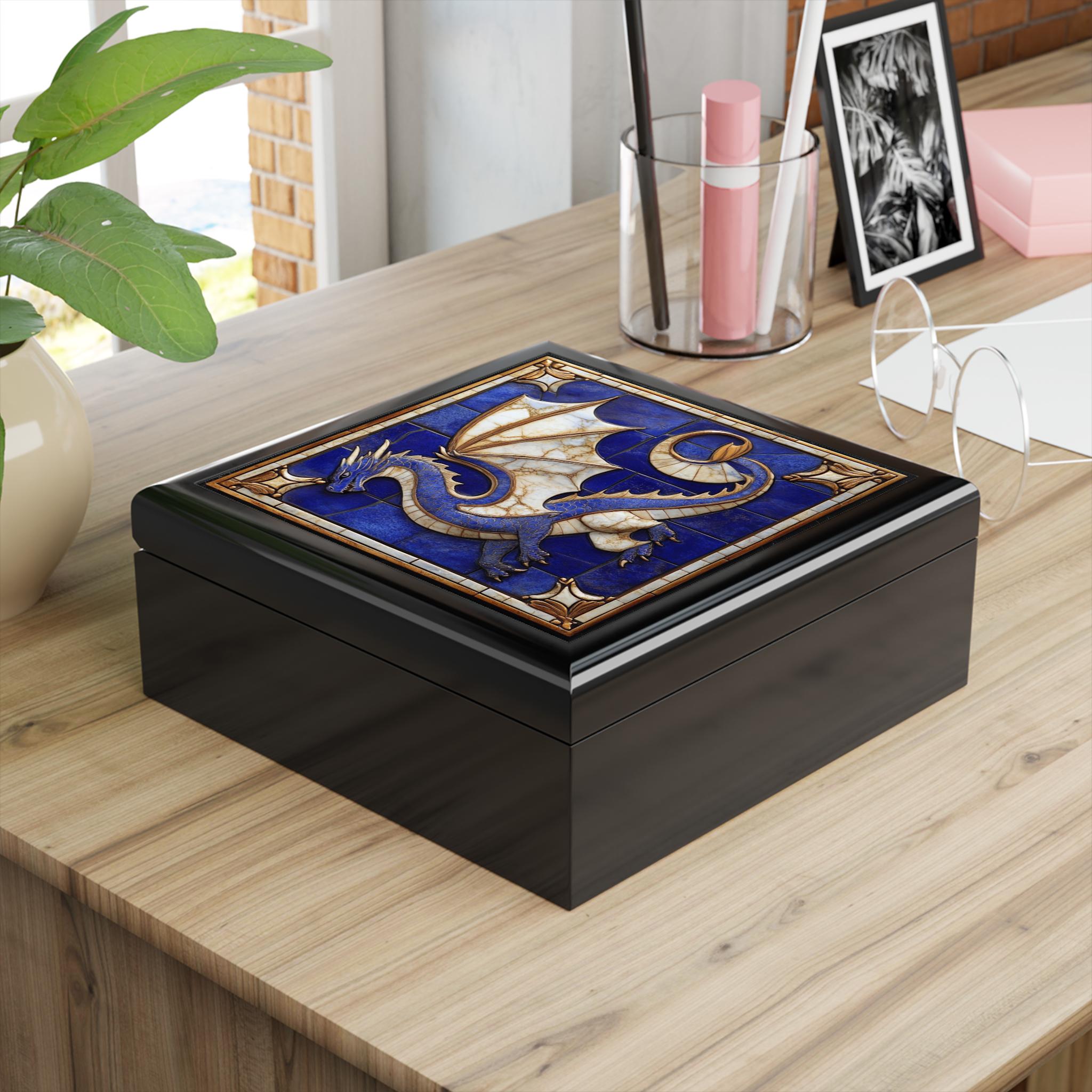 龍の浮き彫り彫刻が施された木製アンティーク宝石箱（ジュエリーボックス） 青い龍の木製ジュエリーボックス - Etsy 日本