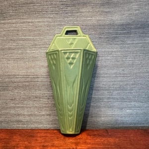 Vintage Roseville Matte Green Arts and Crafts / Art Deco Wall Pocket Vase