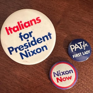 Conjunto de 3 botones con pin de campaña de Richard Nixon de la década de 1970
