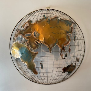 Metà della scultura in ottone "Il mondo" di Curtis Jeré (si prega di leggere la descrizione)