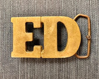 Hebilla de cinturón vintage de latón macizo con iniciales "ED"
