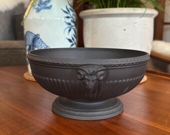 Bol de centro con pie de basalto negro Wedgwood - Diseño neoclásico de cabeza de carnero - Gres inglés vintage