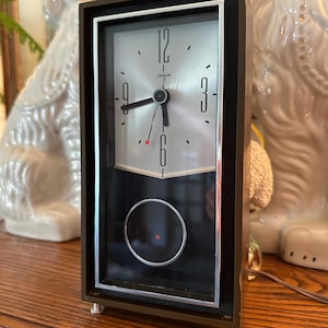 Vintage Mid-Century Modern Sunbeam Electric Pendulum Desk Clock