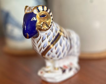 Pisapapeles antiguo Royal Crown Derby Ram – Tapón de plata – En estado casi impecable