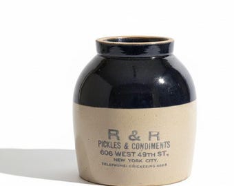 Rara y antigua vasija de cerámica esmaltada con sal para encurtidos y condimentos R&R de la ciudad de Nueva York
