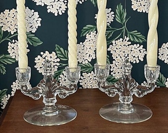 Paar vintage glazen Heisey Trident dubbele kandelaars