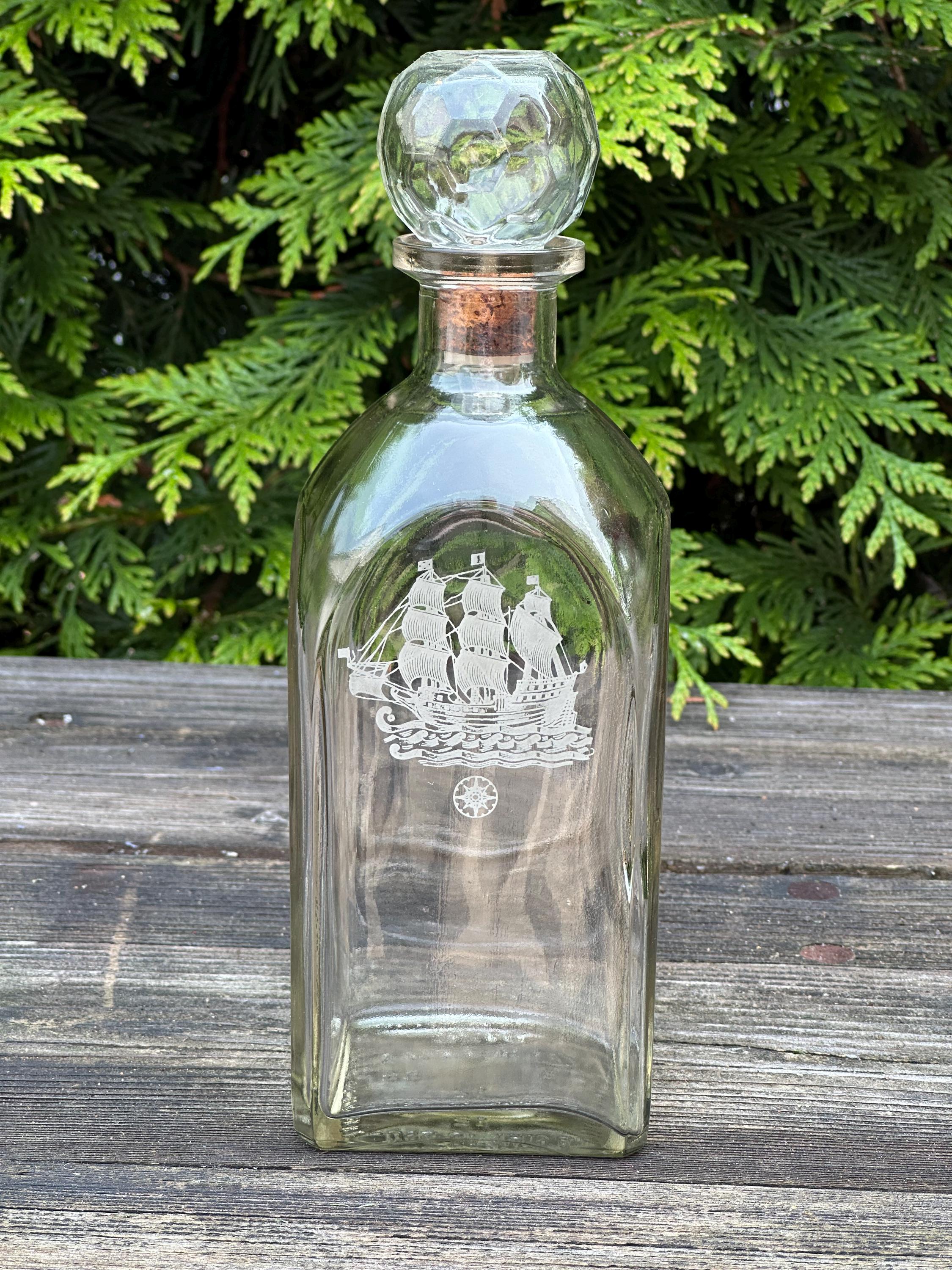 置物 60s woman&panther decanter 1958 Armstrong Clear Glass Decanter Featuring an Etched