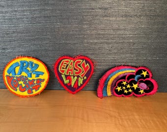 Conjunto vintage de tres parches bordados novedosos de la década de 1970