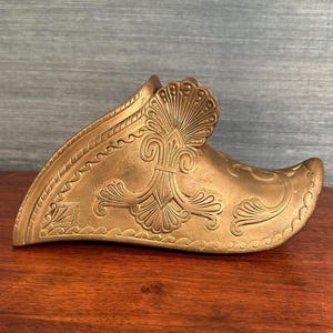 Single Antique Brass Spanish Conquistador-Style Stirrup