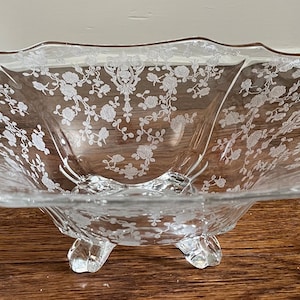 Vintage Cambridge Rosepoint 11&quot; Etched Glass Footed Bowl