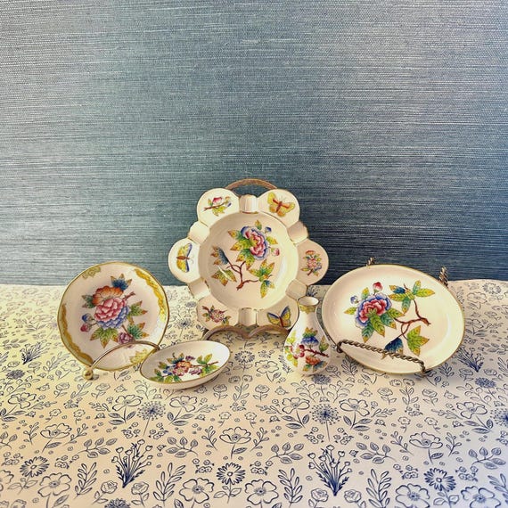 Vintage Lot von Herend Porzellan inklusive Aschenbecher, zierlicher Vase und kleinen Schmuckschälchen
