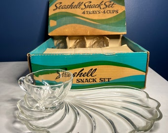 Vintage Hazel Atlas Seashell Snack Set in Original Box