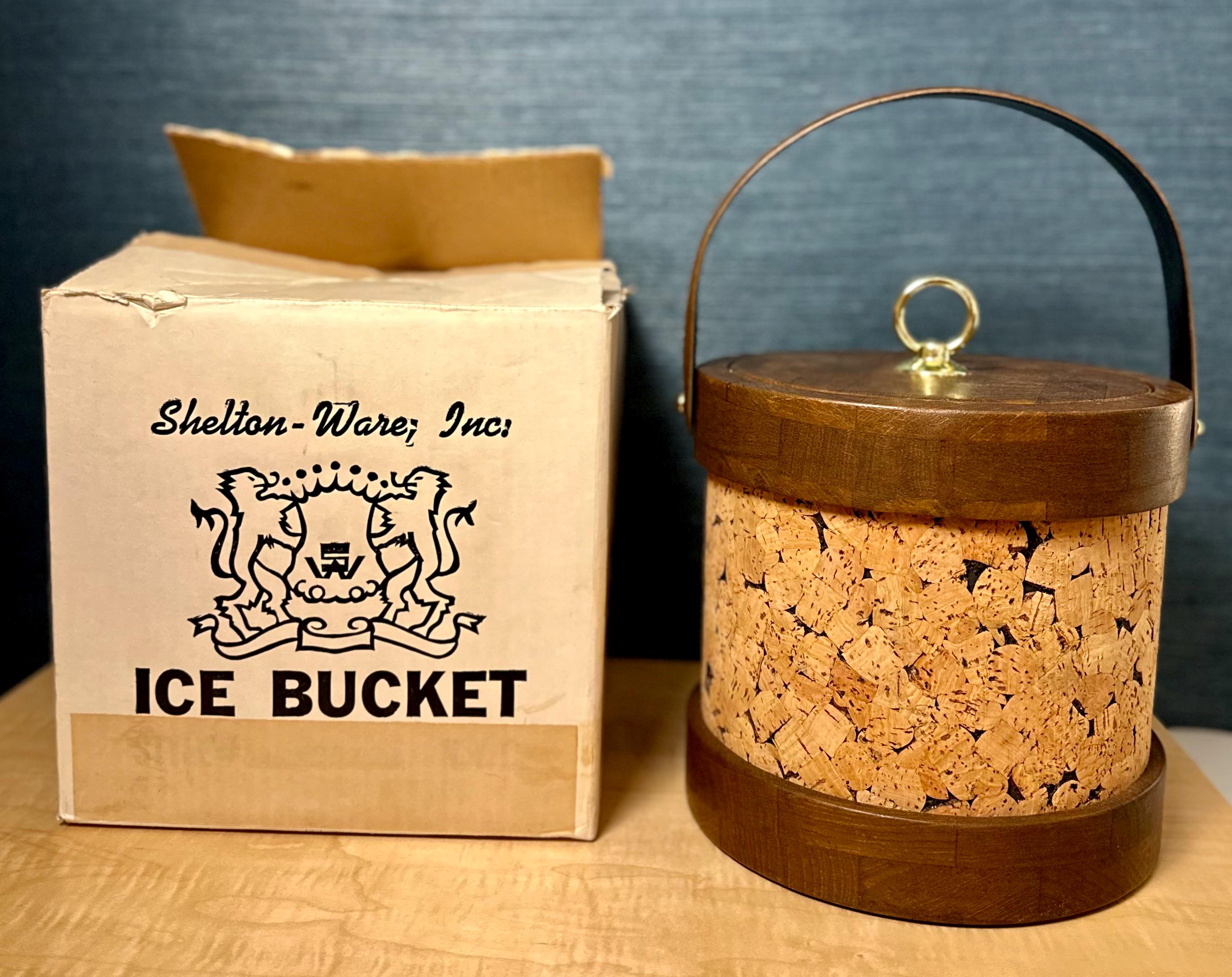 イタリアヴィンテージ　装飾的な金色の木製ボックス Vintage wood ice box - Etsy 日本
