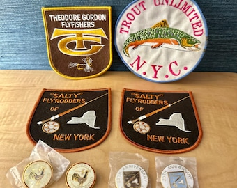 Colección de parches y pines vintage de pesca con mosca de Nueva York: Trout Unlimited, Salty Flyrodders, TGF