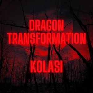 以下が含まれることがあります： 鮮やかな赤色で「DRAGON TRANSFORMATION KOLASI」と書かれた、暗い雰囲気の画像。背景には赤い空を背景に森のシルエットが描かれており、ドラマチックで神秘的なシーンを演出しています。