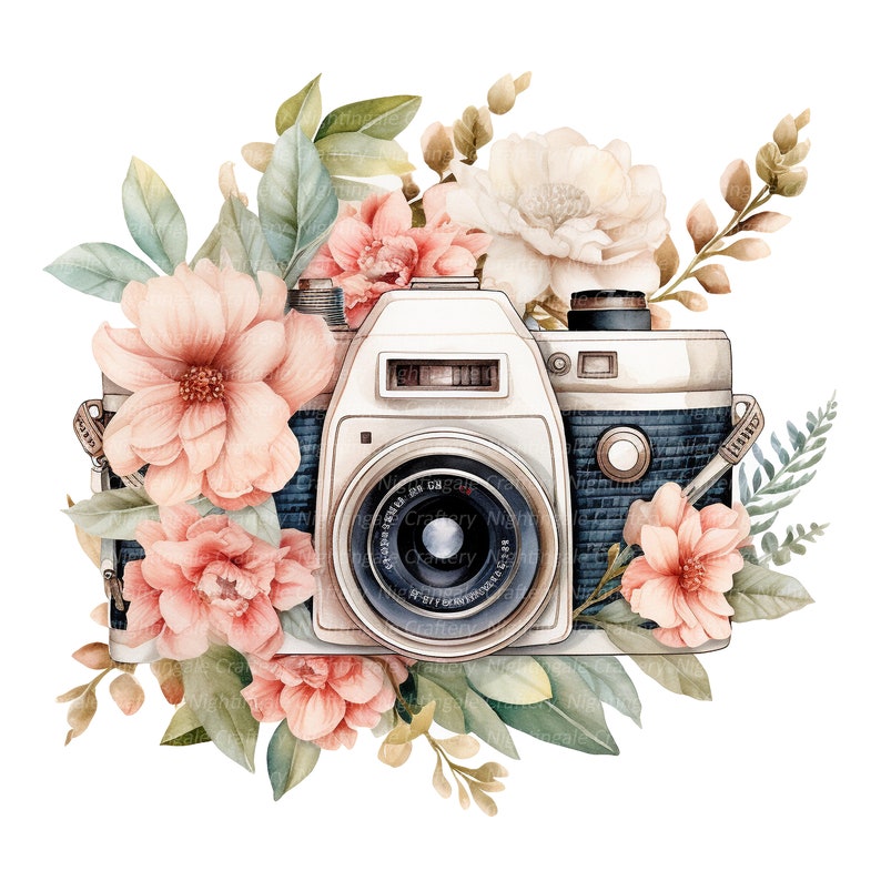 K&ouml;nnte beinhalten: Eine Vintage-Kamera mit silbernem Geh&auml;use und schwarzem Objektiv ist von rosa und wei&szlig;en Blumen umgeben. Die Kamera hat ein Lederband und eine silberne Objektivkappe.