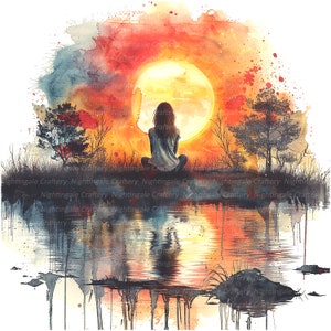 Puede incluir: Pintura a la acuarela de una persona sentada frente a un sol grande y brillante sobre una masa de agua. La escena est&aacute; representada en tonos c&aacute;lidos de naranja, rojo y amarillo, con reflejos en el agua. &Aacute;rboles y hierba est&aacute;n silueteados.
