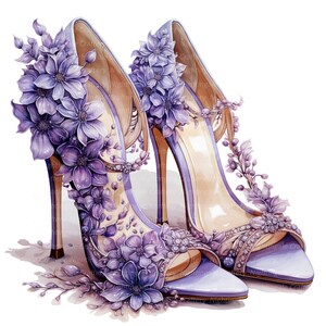 Peut inclure: Une paire de chaussures &agrave; talons hauts avec de d&eacute;licates d&eacute;corations florales violettes. Les chaussures sont en beige clair et ont une pointe pointue.
