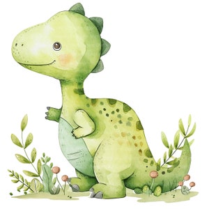 Pu&ograve; includere: Illustrazione ad acquerello di un simpatico dinosauro verde con un viso sorridente, braccia piccole e una schiena appuntita. Il dinosauro &egrave; circondato da piante verdi e piccoli funghi rotondi rosa e marroni, il tutto su sfondo bianco.