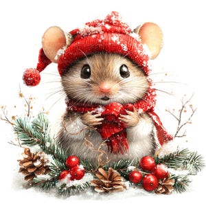 Op de afbeelding: Een schattige cartoonmuis die een rode gebreide muts en sjaal draagt met een witte pompon op de muts. De muis is omringd door dennentakken, dennenappels en rode bessen.