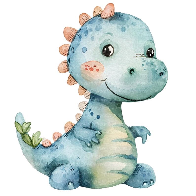 Pu&ograve; includere: Illustrazione ad acquerello di un simpatico dinosauro azzurro. Il dinosauro ha un viso sorridente, grandi occhi neri e accenti color pesca sulle spine e sulle guance. Foglie verdi adornano la sua coda.