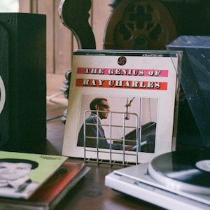 Olio Churvy Record & Book Stand (Chrome Wire Organizer - Vinyl, Magazines, Books)