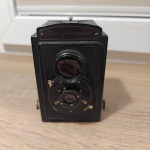 Appareil Photo Ancien Voigtländer Brillant Avec étui – Occasion